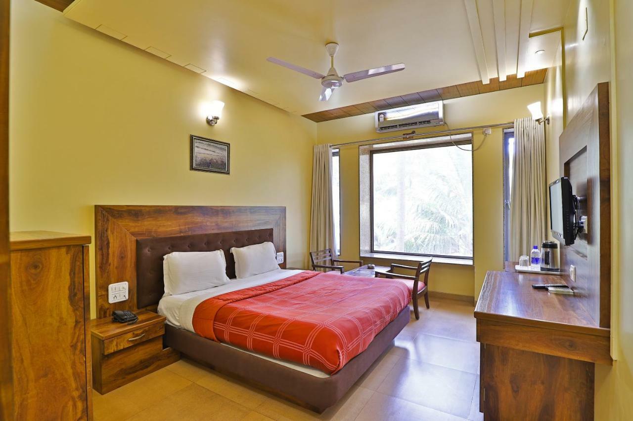 Palette - Hotel Ocean Inn Daman Bagian luar foto