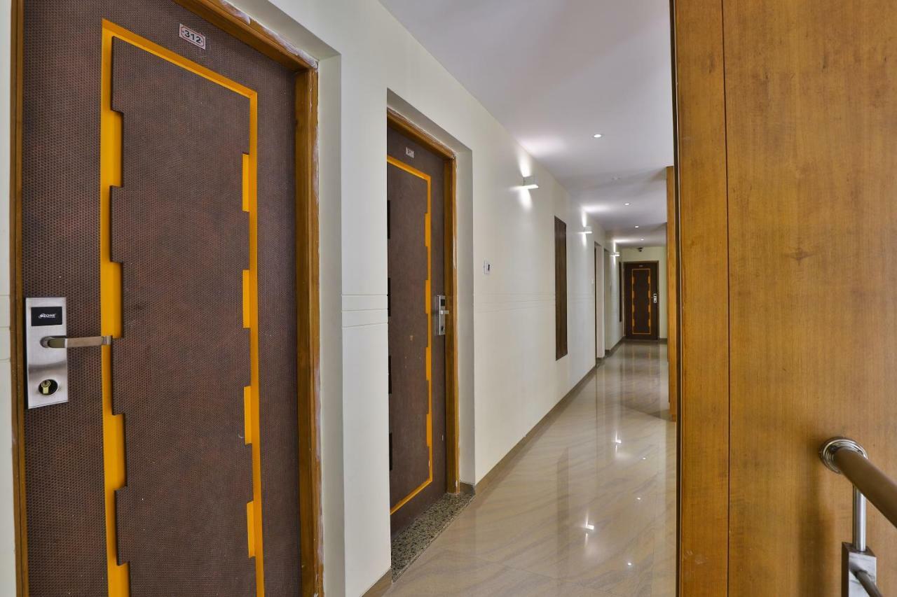 Palette - Hotel Ocean Inn Daman Bagian luar foto