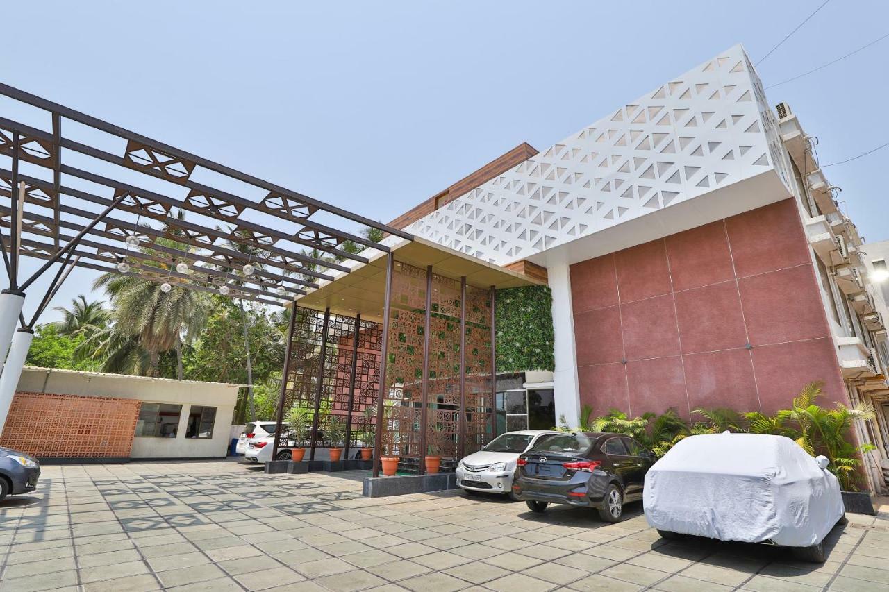 Palette - Hotel Ocean Inn Daman Bagian luar foto
