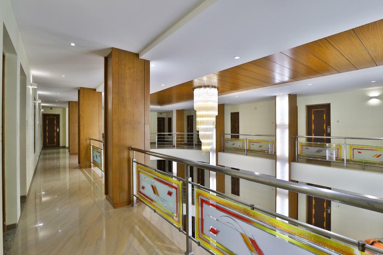 Palette - Hotel Ocean Inn Daman Bagian luar foto