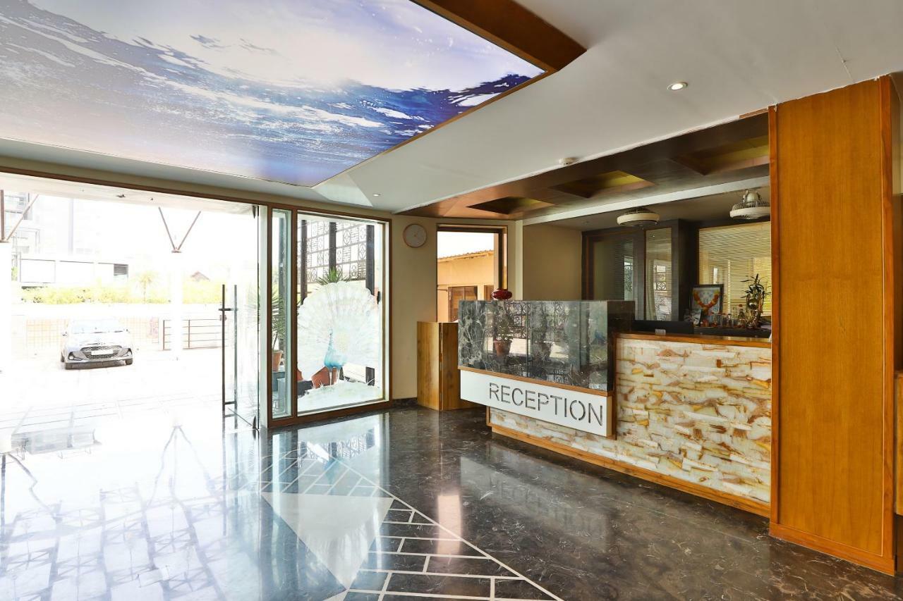 Palette - Hotel Ocean Inn Daman Bagian luar foto