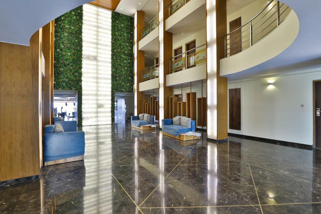 Palette - Hotel Ocean Inn Daman Bagian luar foto