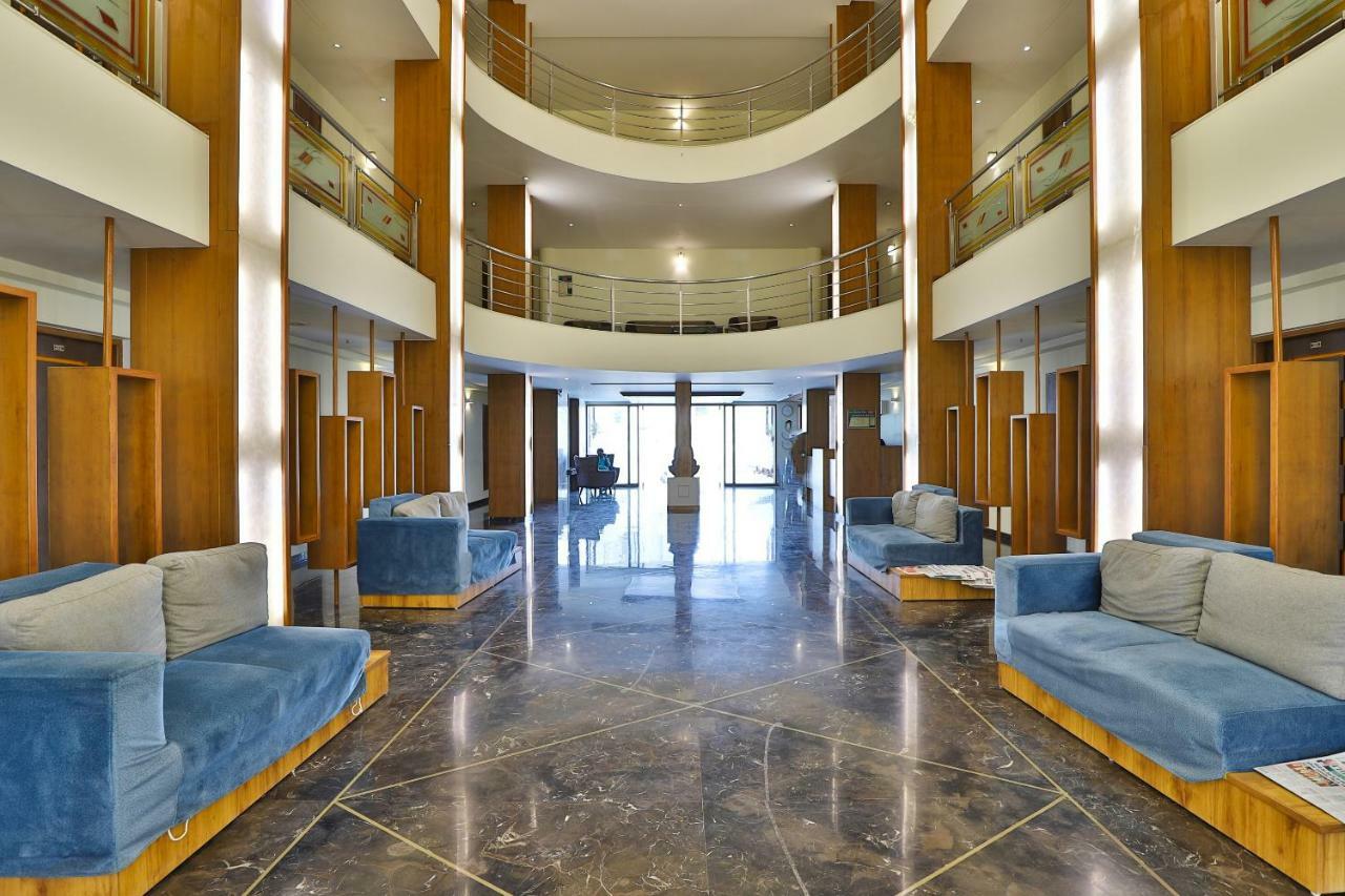 Palette - Hotel Ocean Inn Daman Bagian luar foto