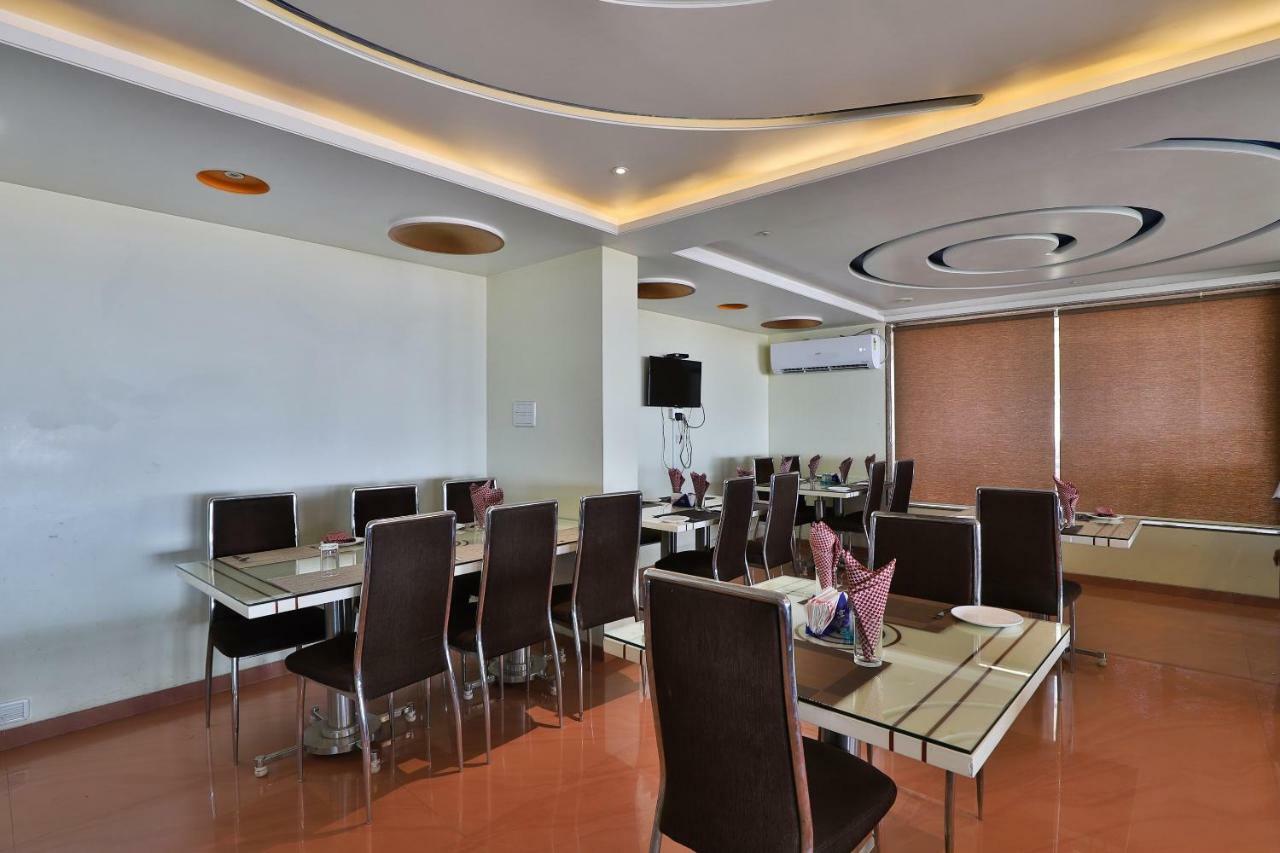 Palette - Hotel Ocean Inn Daman Bagian luar foto