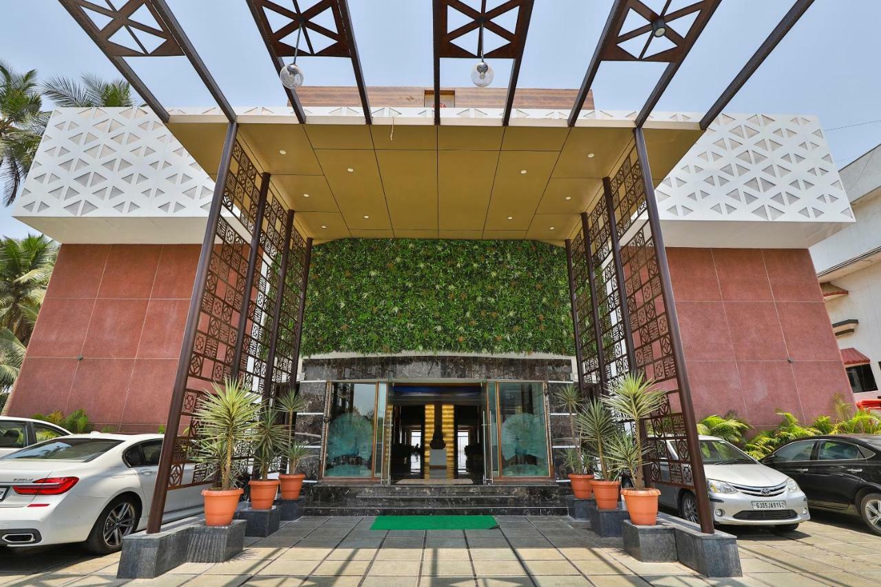 Palette - Hotel Ocean Inn Daman Bagian luar foto