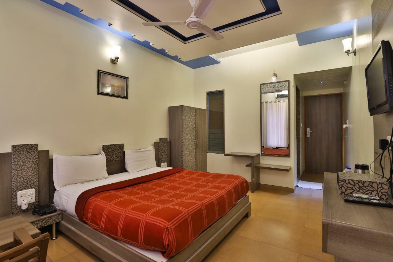 Palette - Hotel Ocean Inn Daman Bagian luar foto